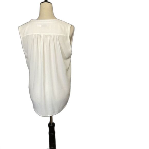 Bishop & Young Top Blouse Women’s Size Small Color Cream Sleeveless V Neck - Picture 2 of 8